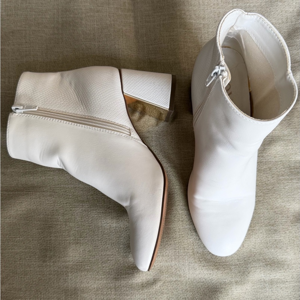 XOXO Off-White Textured Ankle Boots